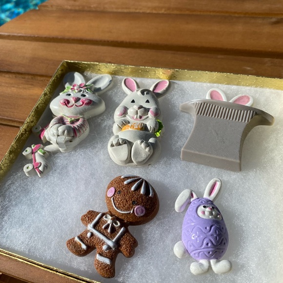 Collection of 5 1970s vintage pins - Picture 10 of 10